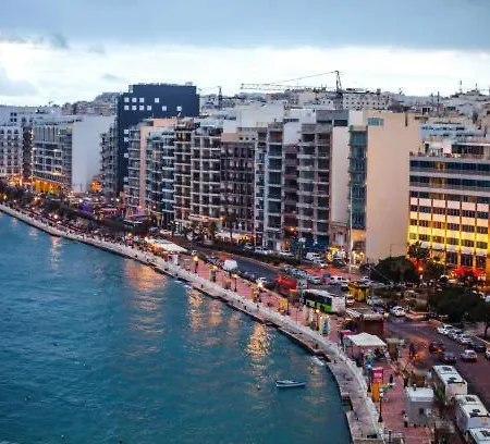 Thirtynine With Minutes Away From Bay & Views *